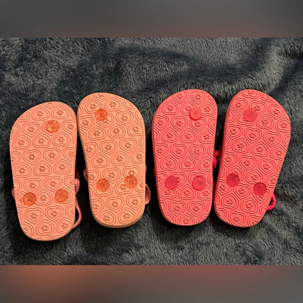 Two (2) Pairs of Girls Size L (6/7) Flip Flops